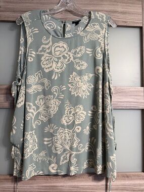 torrid Sage Green and Cream Floral Side cutout Top